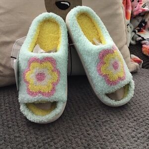 Cozy Floral Women's Slippers - Pastel Yellow and Pink